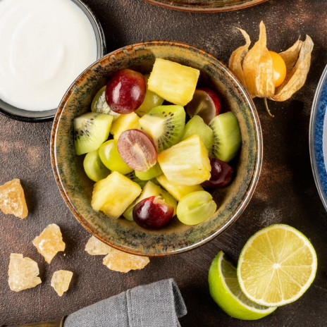 Фруктовый салат с йогуртом