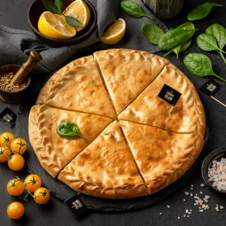 Осетинский пирог с лососем и шпинатом