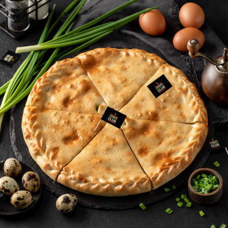 Осетинский пирог с зеленым луком и яйцом «Хъадындзджын»