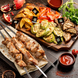 Шашлык из свинины в горчичном маринаде с овощами гриль