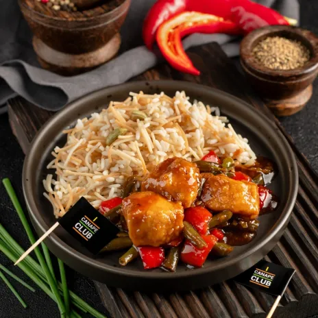 Курица в кисло-сладком соусе с жасминовым рисом