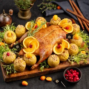 Утка с яблоками для банкета