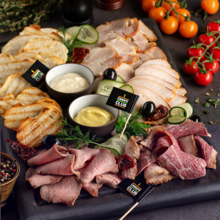 Ассорти мясных деликатесов