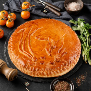 Русский пирог с лососем и картофелем