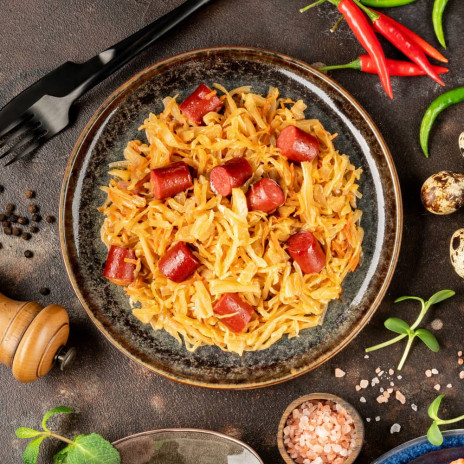 Солянка из капусты с охотничьими колбасками