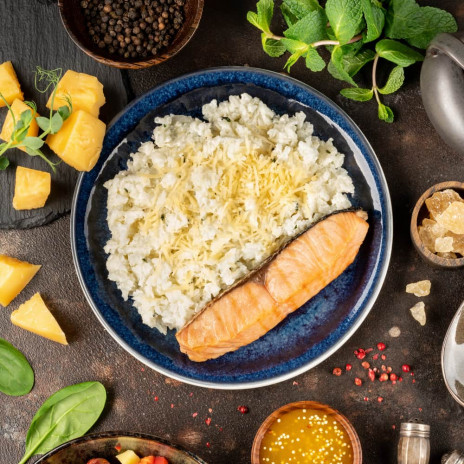 Стейк из семги с мятным ризотто